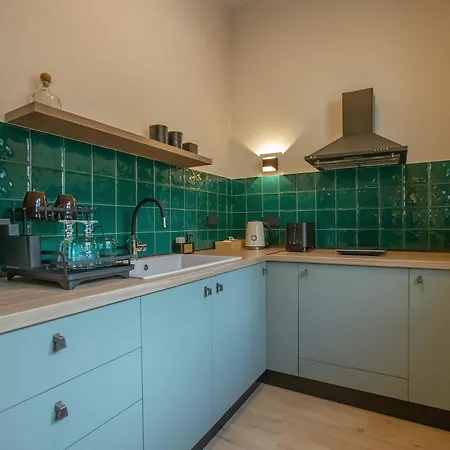 Element - Red - 1bd -