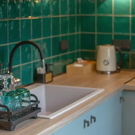 Element - Red - 1bd - *