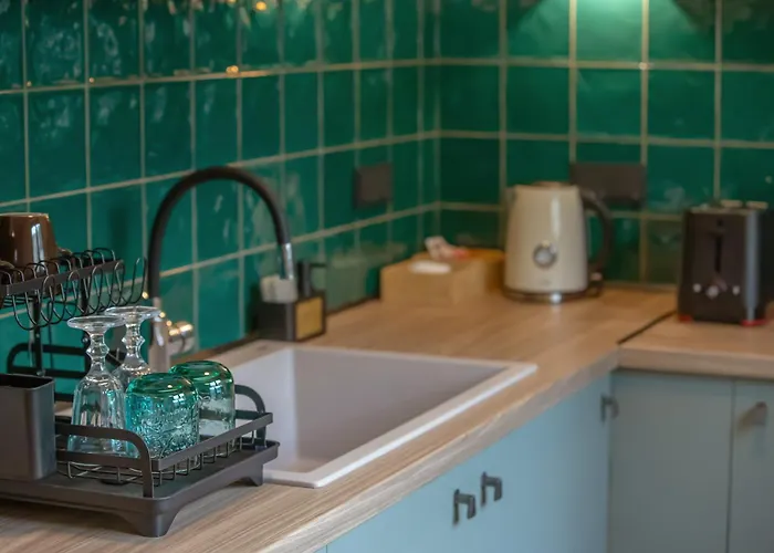 Element - Red - 1bd - *